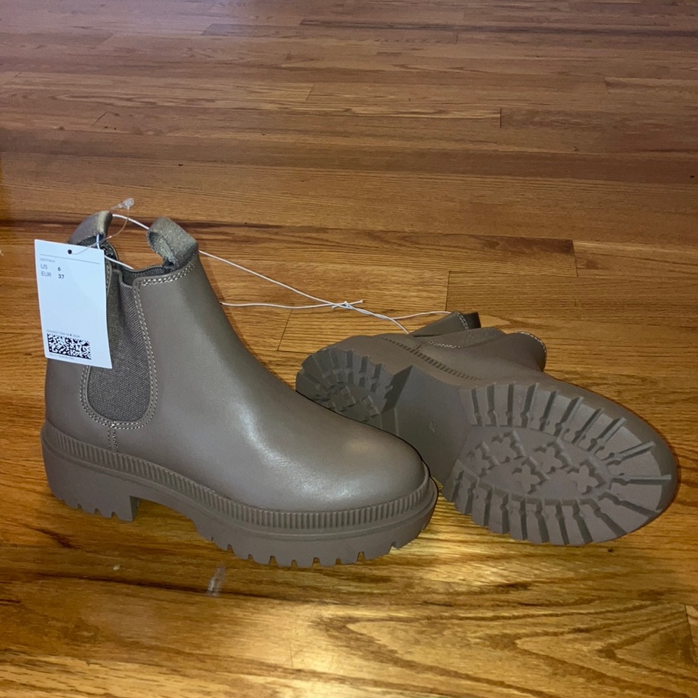 H&M chunky tan leather Chelsea boots